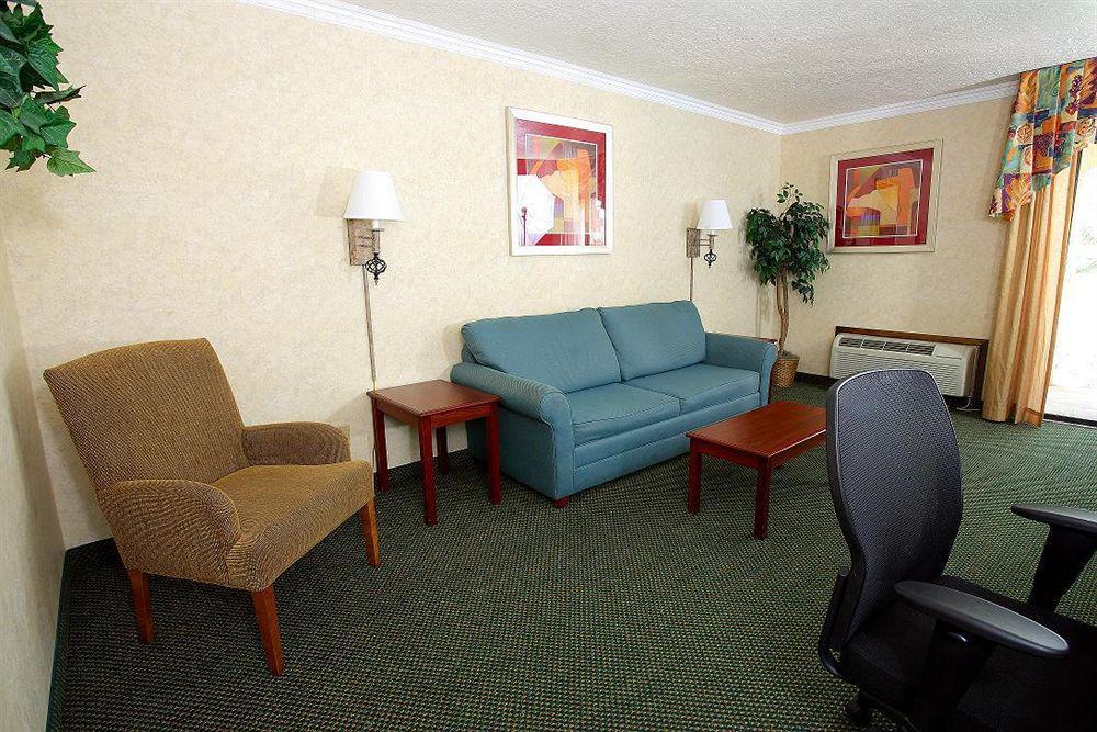 Best Western Airport Albuquerque Innsuites Hotel & Suites Екстериор снимка